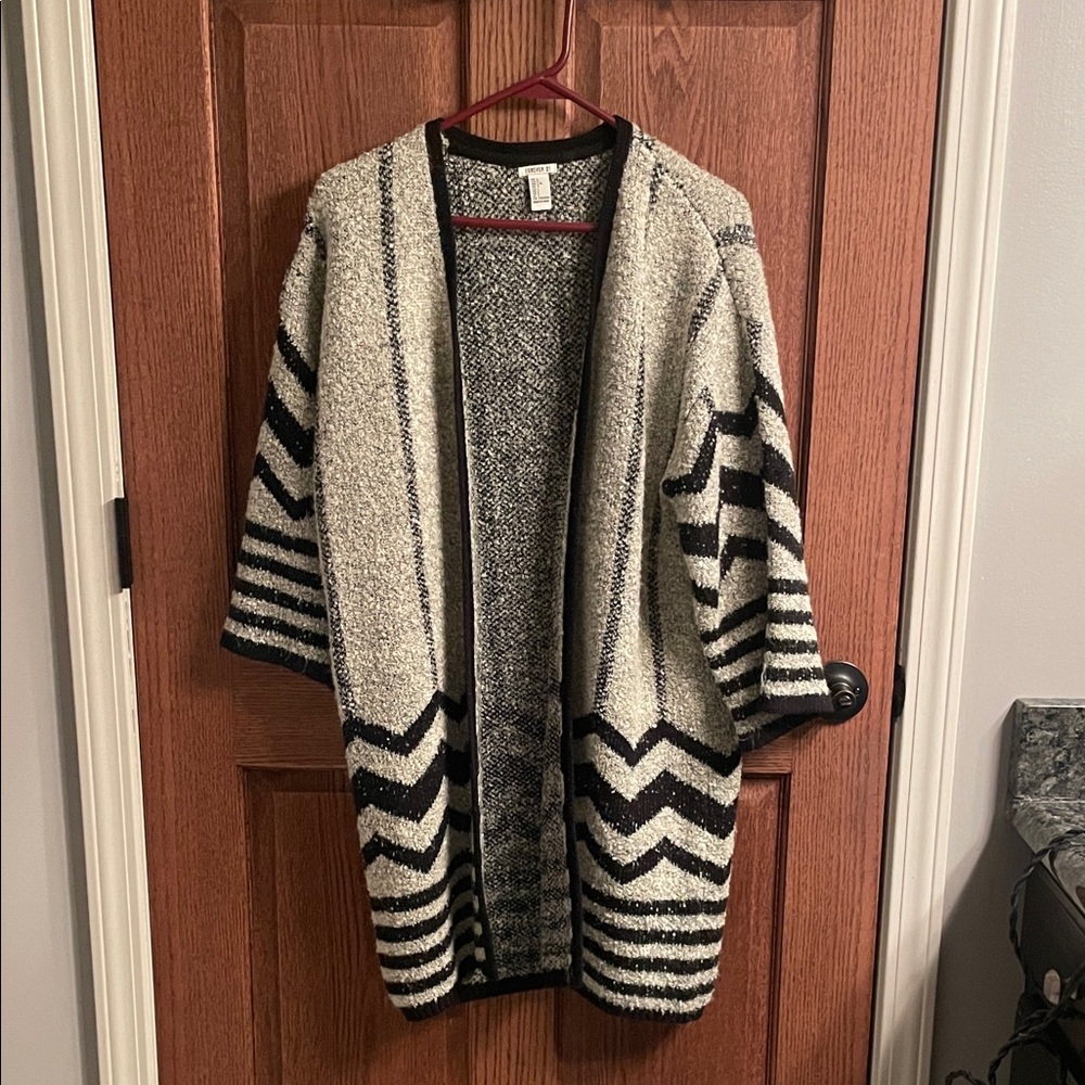 Forever 21 Black and Cream Chevron Cardigan